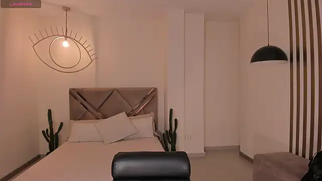 Snapshot of MiaFarrell_ chatting on 03-24-26, 06:13 MiaFarrell online show from 03-24-26, 06:13