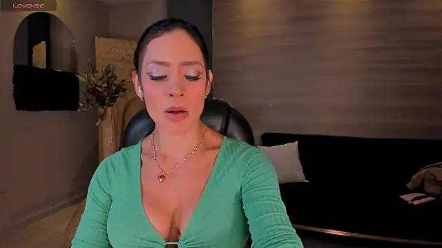 IsabelBornner online show from 06-15-26, 06:32