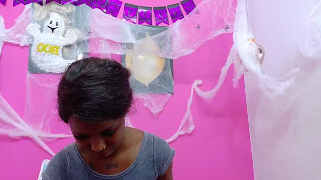 Snapshot of kinkyandsavage chatting on 10-27-25, 07:40 kinkyandsavage online show from 10-27-25, 07:40