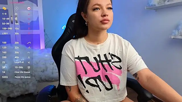 Snapshot of KAREN_NIX chatting on 12-26-24, 10:09 KAREN NIX online show from 12-26-24, 10:09