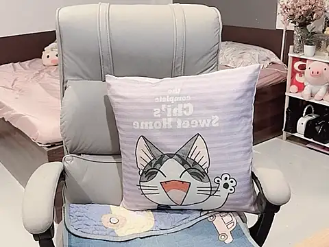 Eva-Public online show from 10-23-25, 08:13