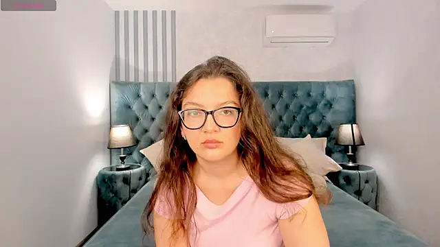 Snapshot of ZarifaBev chatting on 09-27-25, 01:38 ZarifaBev online show from 09-27-25, 01:38