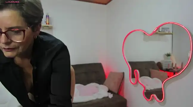 Adeellee  online show from 01-15-25, 04:15