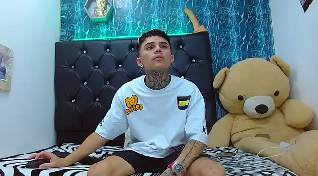 exotic hot couple online show from 02-25-25, 09:57