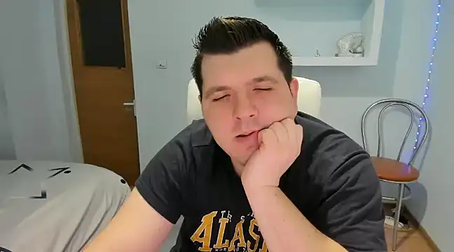 Snapshot of JasonJacks chatting on 01-18-25, 01:40 JasonJacks online show from 01-18-25, 01:40