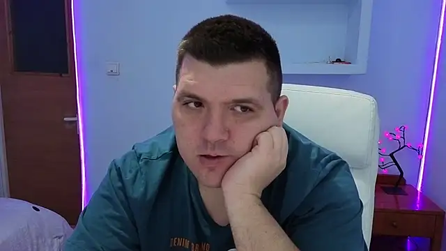 Snapshot of JasonJacks chatting on 09-15-25, 02:33 JasonJacks online show from 09-15-25, 02:33