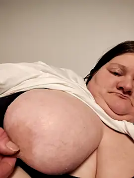 chrissybear84 online show from 02-19-25, 06:00