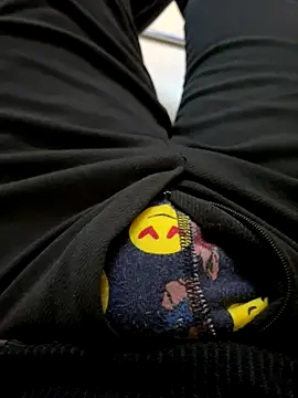 Snapshot of Sert_Lolitx chatting on 11-19-25, 12:43 Sert Lolitx online show from 11-19-25, 12:43