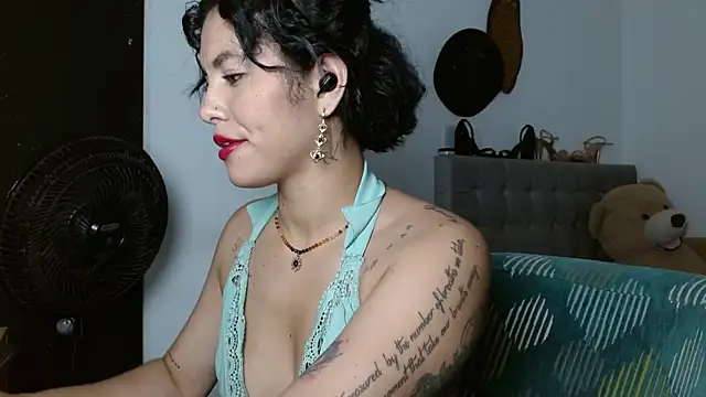 Snapshot of Sexy_Lia_ chatting on 04-15-26, 02:51 Sexy Lia online show from 04-15-26, 02:51