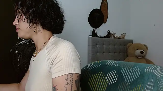 Snapshot of Sexy_Lia_ chatting on 04-17-26, 11:30 Sexy Lia online show from 04-17-26, 11:30