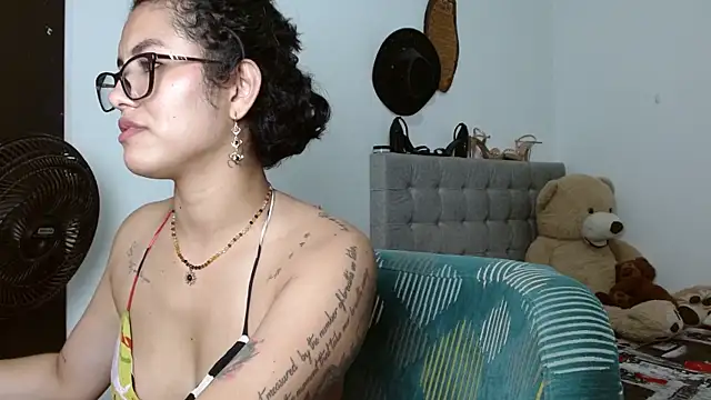 Snapshot of Sexy_Lia_ chatting on 04-21-26, 02:51 Sexy Lia online show from 04-21-26, 02:51