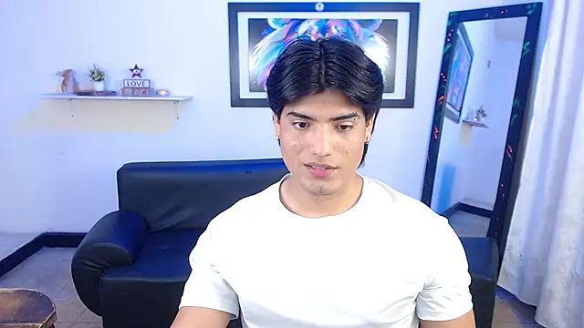 Snapshot of Bigmark18 chatting on 02-05-25, 11:28 Bigmark18 online show from 02-05-25, 11:28