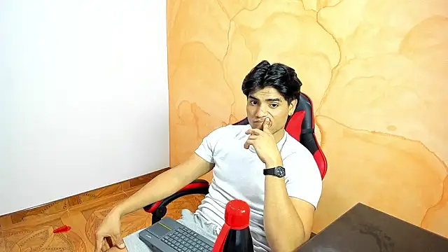 Snapshot of Bigmark18 chatting on 03-06-25, 11:42 Bigmark18 online show from 03-06-25, 11:42