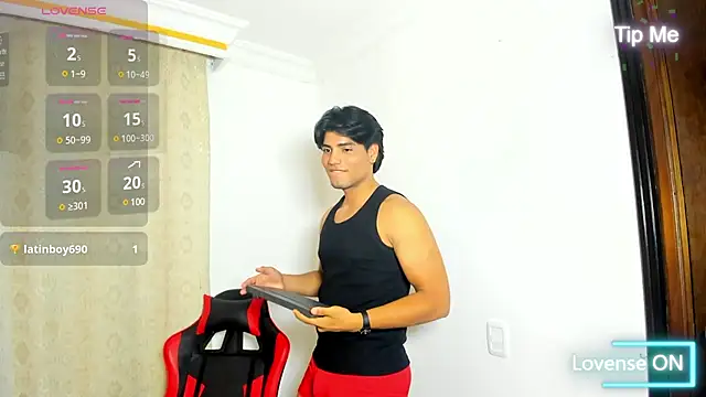 Snapshot of Bigmark18 chatting on 03-10-25, 11:16 Bigmark18 online show from 03-10-25, 11:16