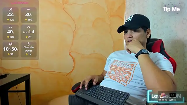 Snapshot of Bigmark18 chatting on 03-18-25, 08:15 Bigmark18 online show from 03-18-25, 08:15