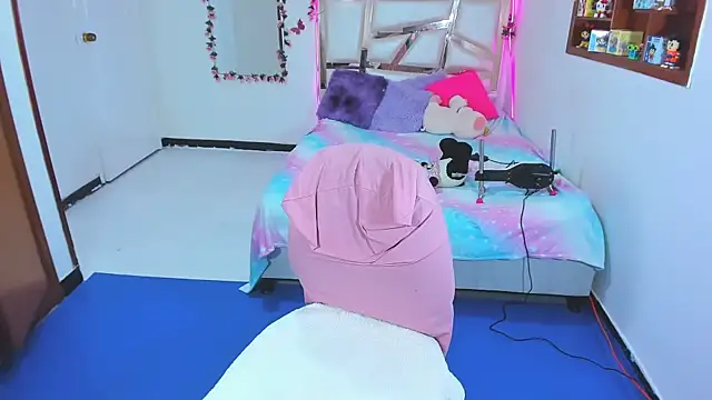 Snapshot of perlabeautiful chatting on 10-31-25, 12:22 perlabeautiful online show from 10-31-25, 12:22