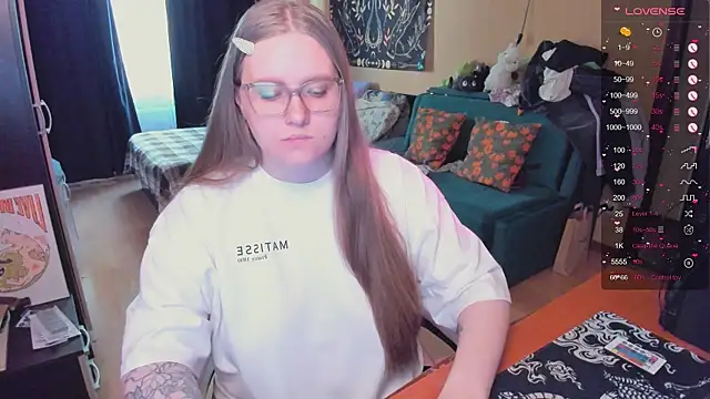 Alice Dreamgirl  online show from 05-05-26, 10:56