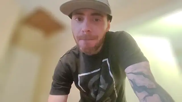 Snapshot of Huntzg23 chatting on 03-04-26, 05:52 Huntzg23 online show from 03-04-26, 05:52