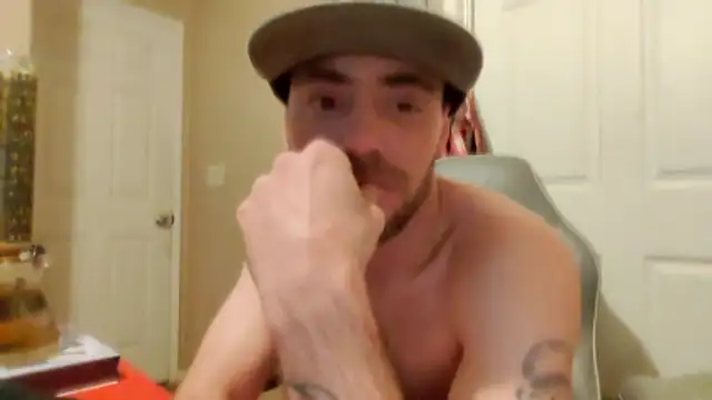 Snapshot of Huntzg23 chatting on 03-05-26, 06:31 Huntzg23 online show from 03-05-26, 06:31