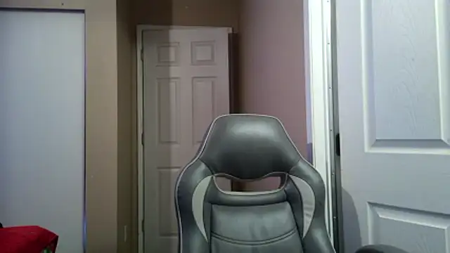 Snapshot of Huntzg23 chatting on 03-16-26, 05:02 Huntzg23 online show from 03-16-26, 05:02