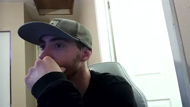 Snapshot of Huntzg23 chatting on 03-16-26, 06:01 Huntzg23 online show from 03-16-26, 06:01