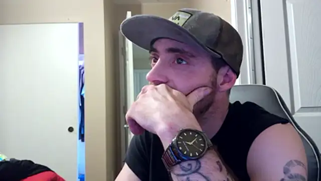 Snapshot of Huntzg23 chatting on 03-25-26, 06:41 Huntzg23 online show from 03-25-26, 06:41