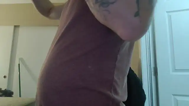 Huntzg23 online show from 08-08-26, 07:54