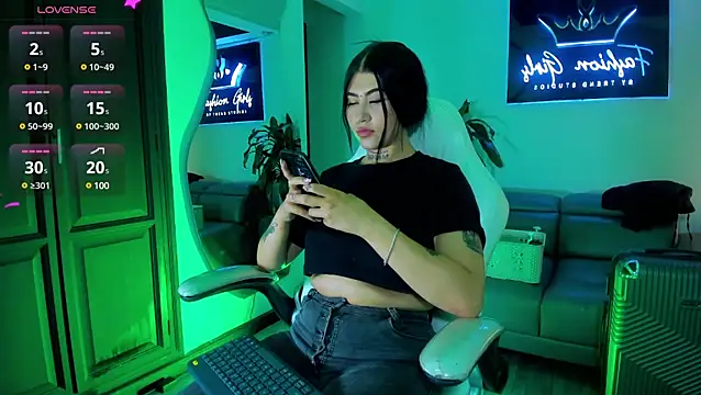 MegganLuna online show from 12-21-24, 02:52