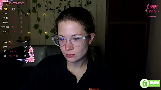 Snapshot of Alicia_redfollow chatting on 09-26-25, 11:25 Alicia redfollow online show from 09-26-25, 11:25