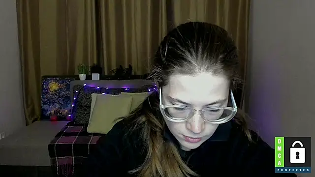 Snapshot of Alicia_redfollow chatting on 09-27-25, 05:29 Alicia redfollow online show from 09-27-25, 05:29