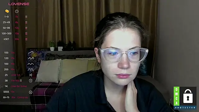 Snapshot of Alicia_redfollow chatting on 09-28-25, 05:18 Alicia redfollow online show from 09-28-25, 05:18