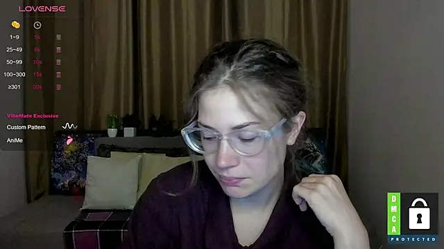 Snapshot of Alicia_redfollow chatting on 10-04-25, 05:11 Alicia redfollow online show from 10-04-25, 05:11