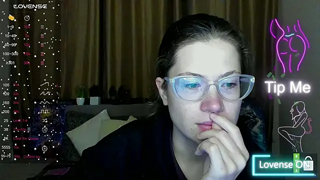 Snapshot of Alicia_redfollow chatting on 10-24-25, 05:04 Alicia redfollow online show from 10-24-25, 05:04