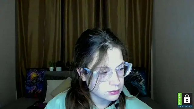 Snapshot of Alicia_redfollow chatting on 10-25-25, 11:07 Alicia redfollow online show from 10-25-25, 11:07