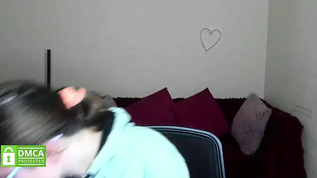 Snapshot of Alicia_redfollow chatting on 10-27-25, 12:09 Alicia redfollow online show from 10-27-25, 12:09