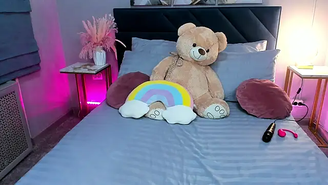 Curvy Dynamite  online show from 10-22-25, 01:17