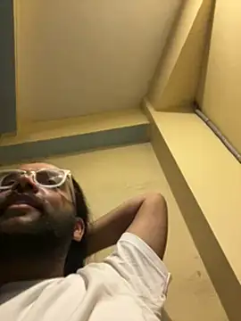 Arsh Loves Luv online show from 01-15-25, 01:31