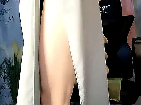 Snapshot of Lucy_limon chatting on 09-28-25, 10:15 Lucy limon online show from 09-28-25, 10:15