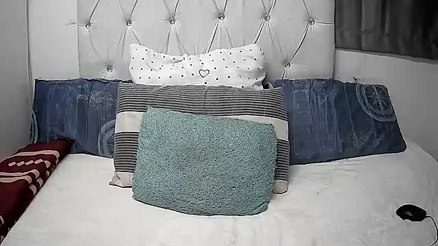 Browncaramel1999 online show from 05-08-26, 07:52