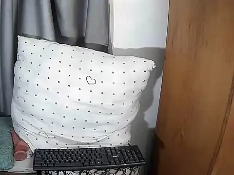 Browncaramel1999 online show from 05-14-26, 09:54