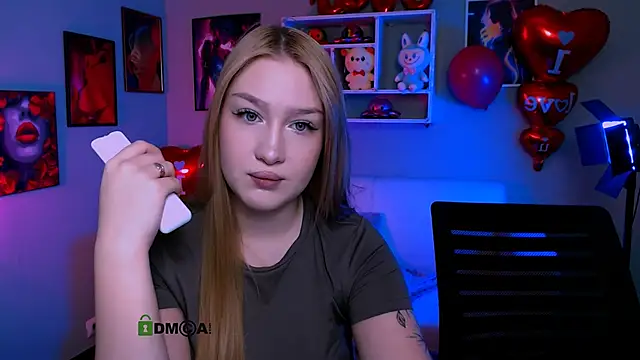 Snapshot of playful_sophie chatting on 02-19-26, 08:16 playful sophie online show from 02-19-26, 08:16