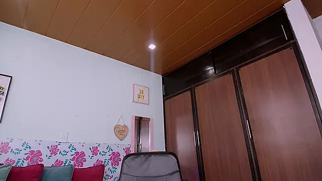 GabbyHills online show from 12-23-24, 05:32