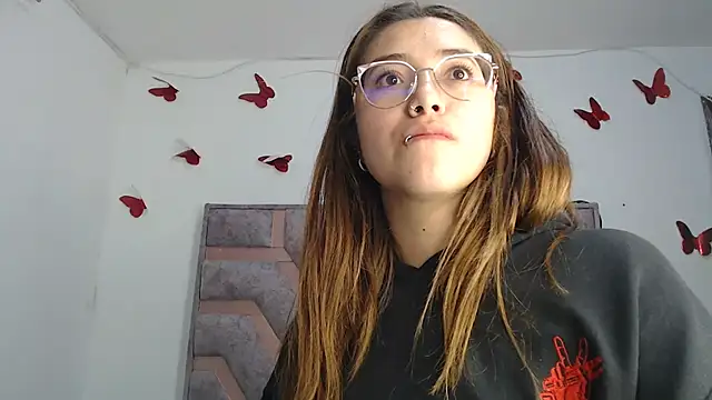 Snapshot of Anny_Fox- chatting on 10-01-25, 05:02 Anny Fox- online show from 10-01-25, 05:02