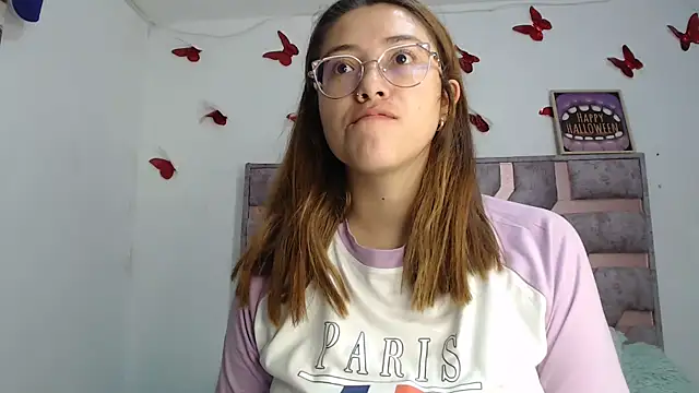 Snapshot of Anny_Fox- chatting on 10-25-25, 03:47 Anny Fox- online show from 10-25-25, 03:47