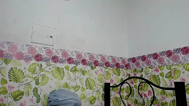 Snapshot of sweetfantacies18 chatting on 01-25-25, 01:10 sweetfantacies18 online show from 01-25-25, 01:10