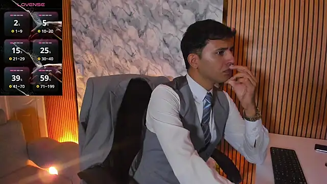 Hideintheoffice online show from 10-11-25, 03:06