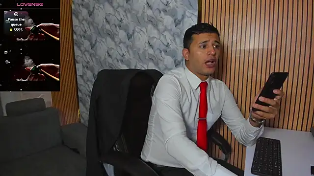 Hideintheoffice online show from 12-17-25, 11:38