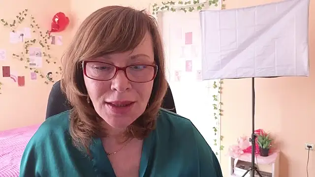 Snapshot of Miss_Moren chatting on 03-17-26, 05:33 Miss Moren online show from 03-17-26, 05:33