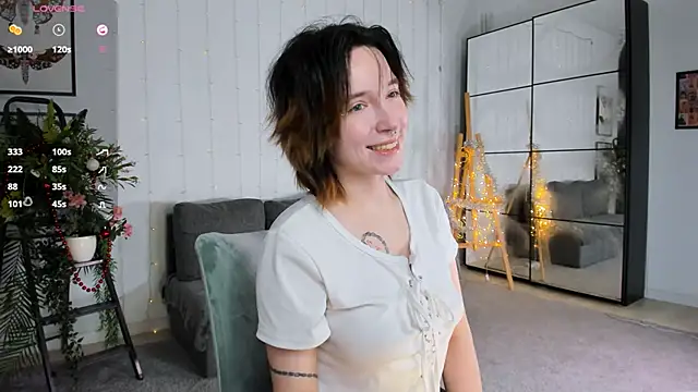 lilithlunna online show from 12-27-24, 02:25