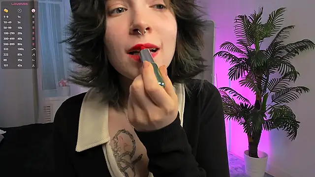 lilithlunna online show from 02-02-25, 04:59